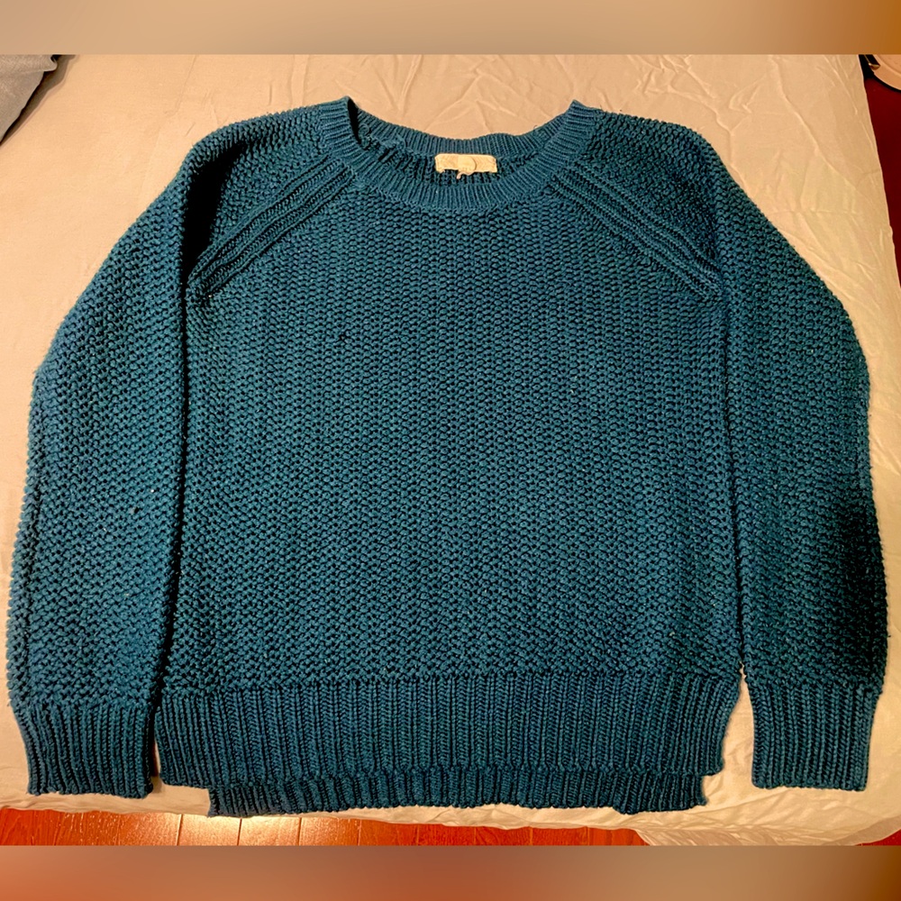 100% Acrylic Deep Teal/Turquoise “Pink Rose” Chunky Knit Sweater